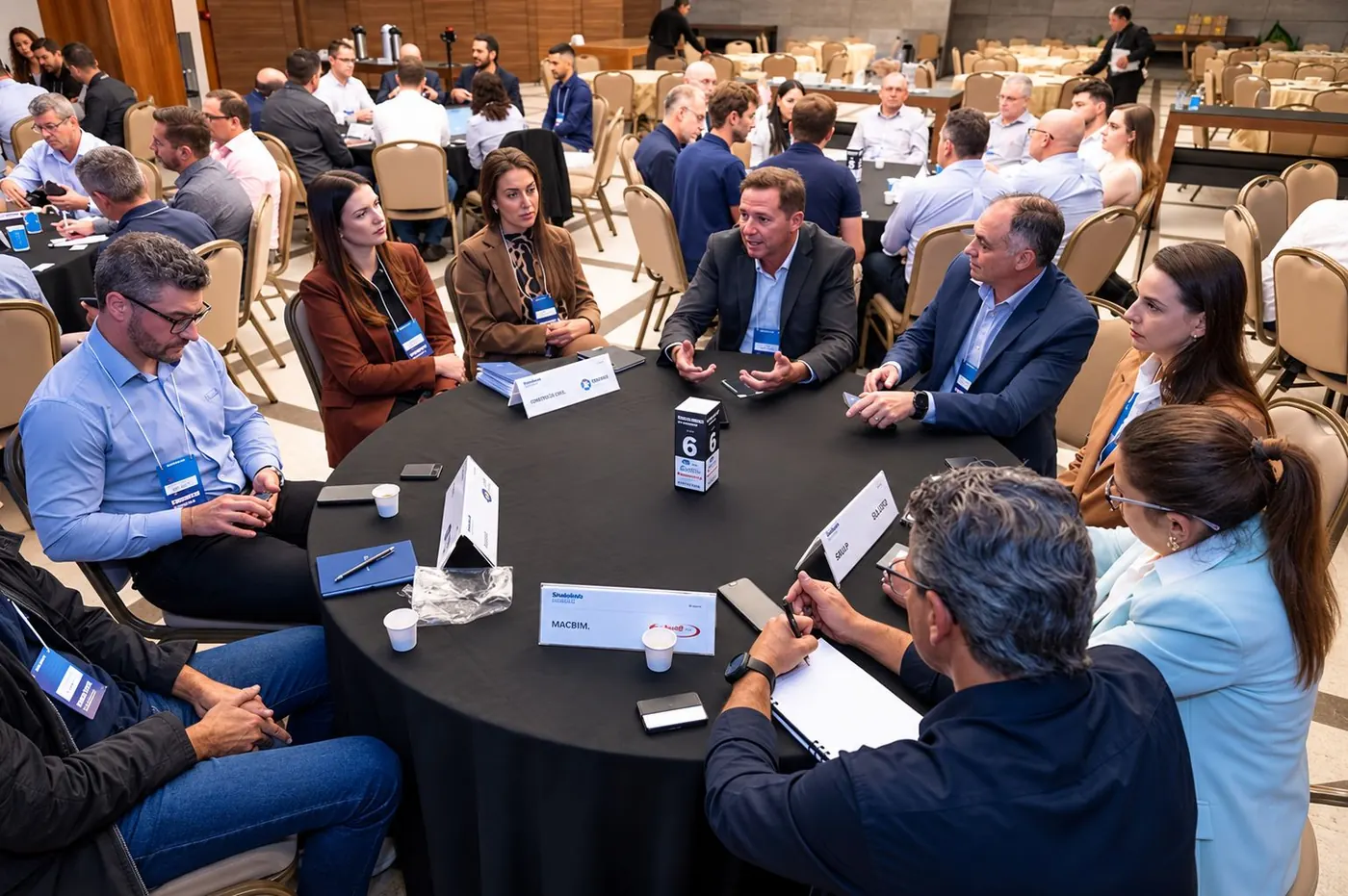 Equipe ALIX em mesa-redonda de networking corporativo