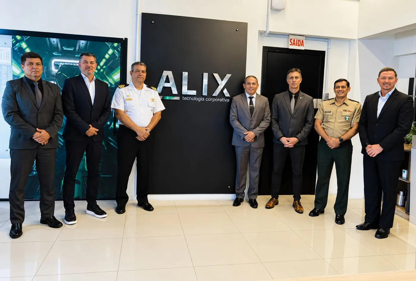 Equipe ALIX recebendo autoridades institucionais na sede da empresa